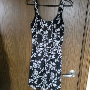White House Black Market Summer Dress Size 2 Black and White Floral Dress